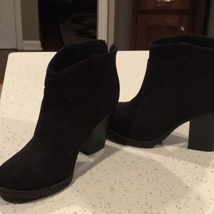 Soda Black Booties